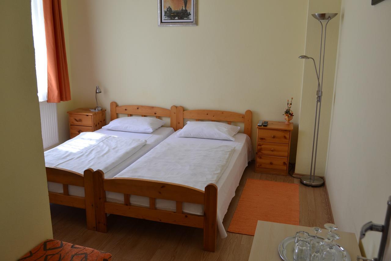 Lokomotiv Motel Eger Zewnętrze zdjęcie