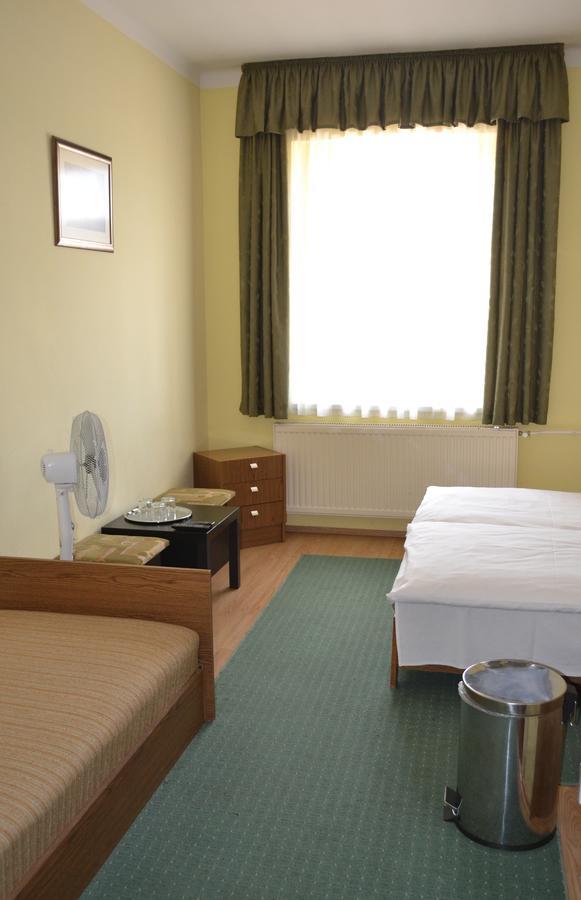 Lokomotiv Motel Eger Zewnętrze zdjęcie