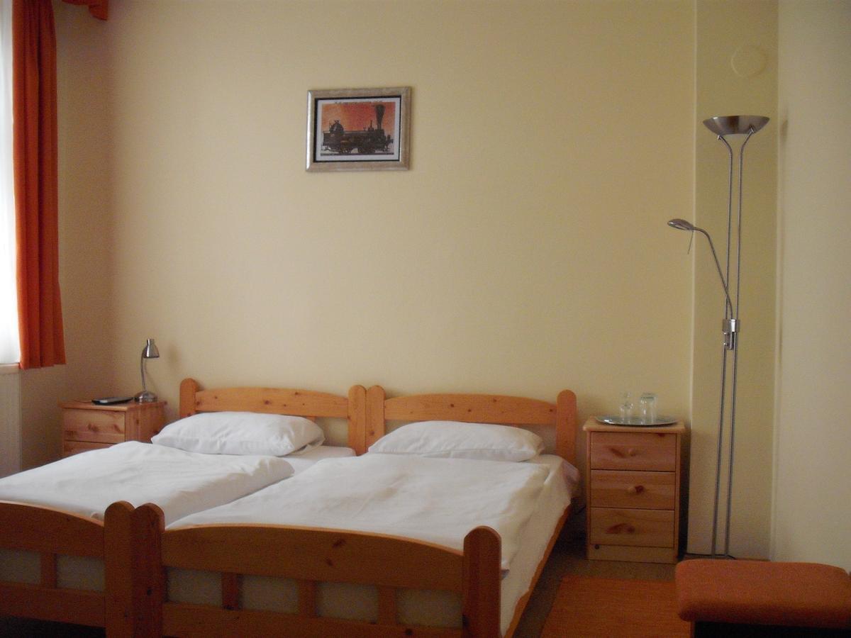 Lokomotiv Motel Eger Zewnętrze zdjęcie