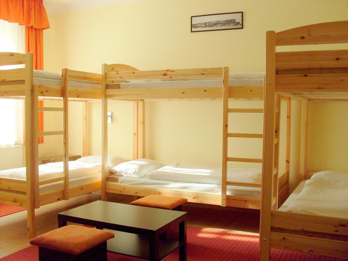 Lokomotiv Motel Eger Zewnętrze zdjęcie