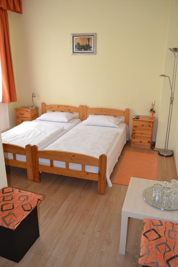 Lokomotiv Motel Eger Zewnętrze zdjęcie